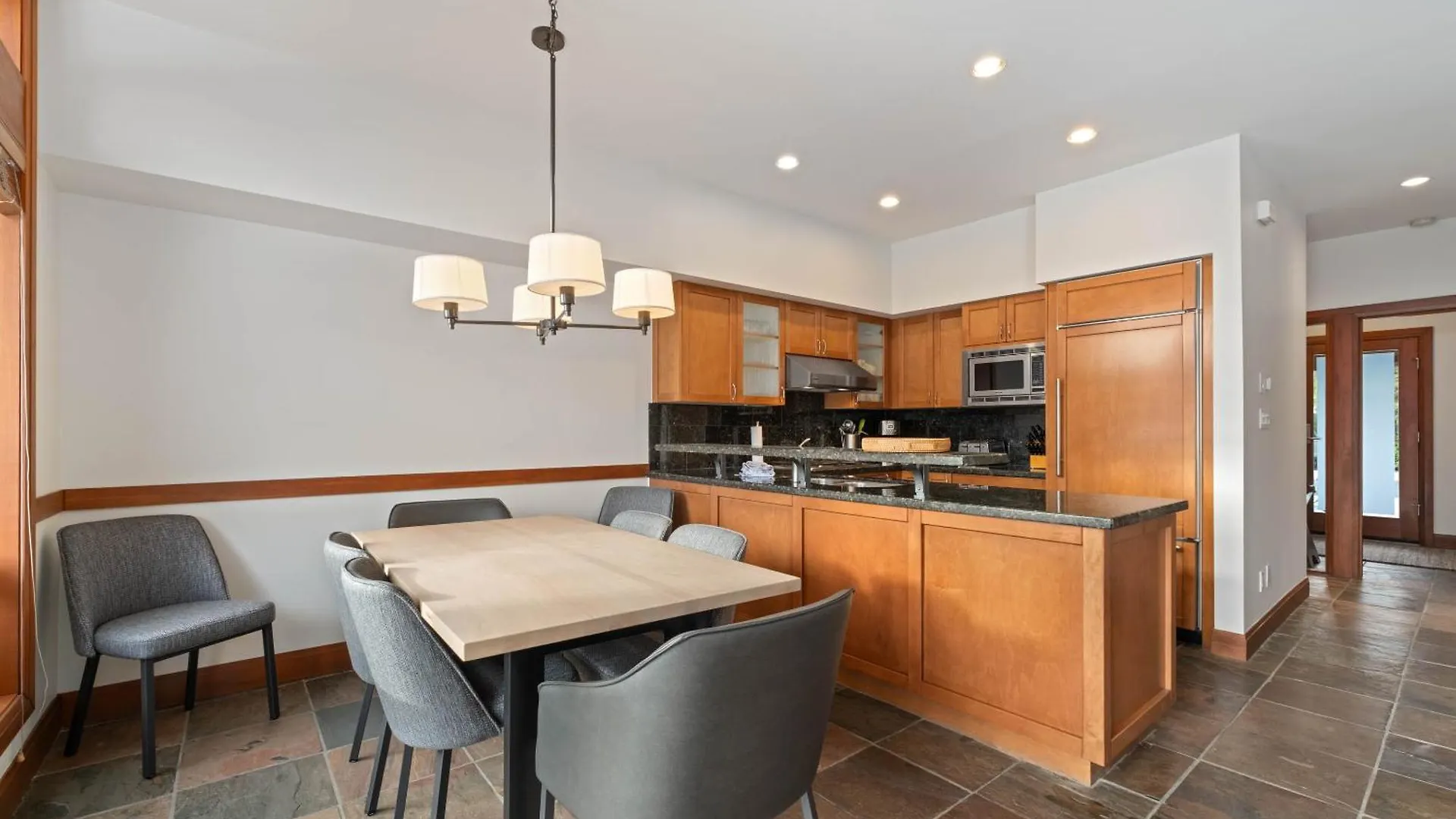 Montebello By Whistler Premier 0*,  Canada